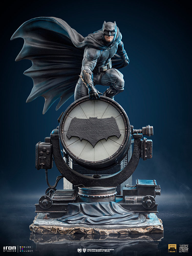 Iron Studios DC Comics Batman on Batsignal Deluxe Art Scale Statue